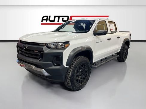 Used 2024 Chevrolet Colorado Trail Boss w/ Advanced Trailering Package AWD/4WD image 3