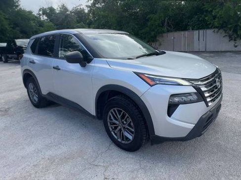 Used 2024 Nissan Rogue S FWD image 2