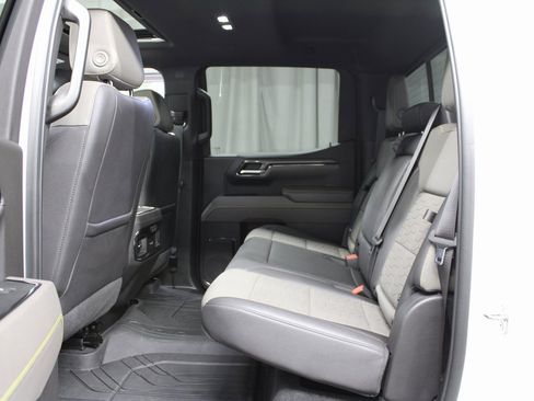 Used 2024 Chevrolet Silverado 1500 ZR2 image 10