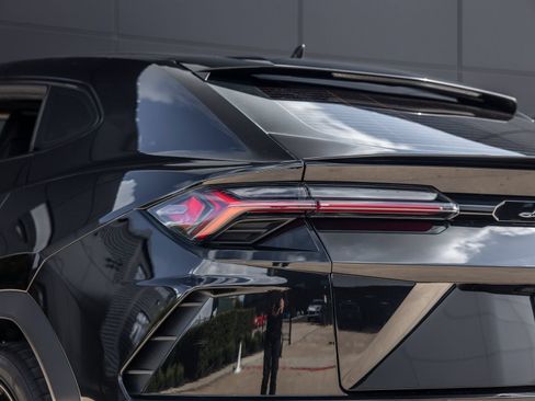 Used 2022 Lamborghini Urus AWD/4WD image 12