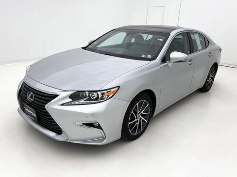 Used 2017 Lexus ES 350 350 w/ Luxury Package image 4