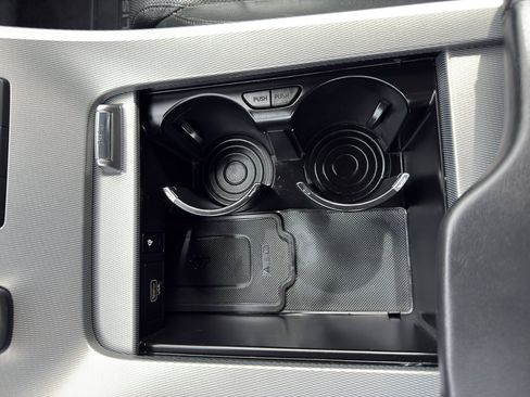 Used 2021 Hyundai Palisade SEL w/ Premium Package image 16