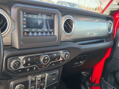 Used 2020 Jeep Wrangler Unlimited Sahara image 26