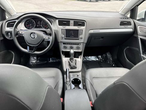 Used 2017 Volkswagen Golf 4-Door FWD image 14