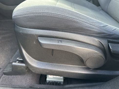 Used 2019 Kia Sorento LX image 12