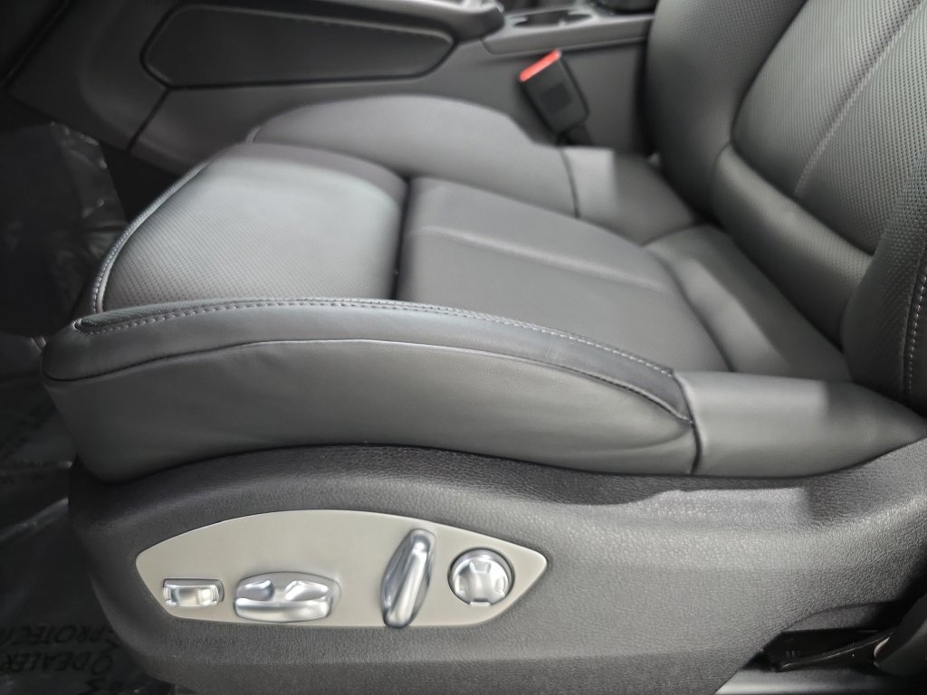 Certified 2026 Porsche Macan AWD/4WD image 23