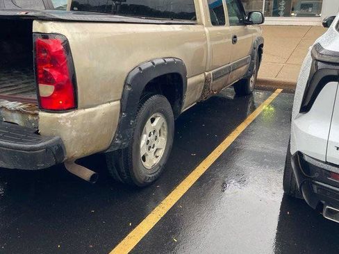 Used 2005 Chevrolet Silverado 1500 LS w/ Light Duty Power Package AWD/4WD image 3