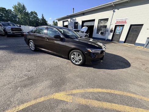 Used 2018 Honda Accord LX image 11