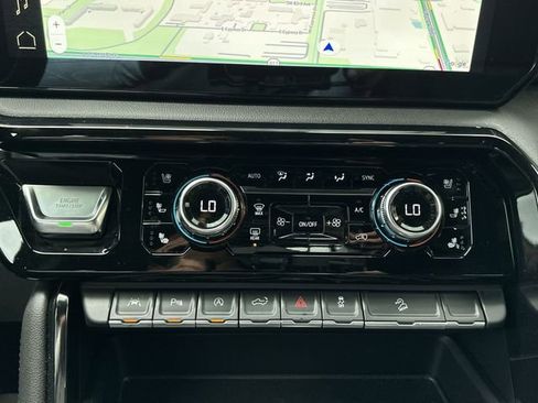 Certified 2025 GMC Sierra 1500 AT4 w/ Technology Package AWD/4WD image 27