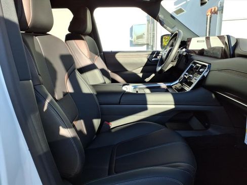 New 2026 Nissan Armada SL w/ Convenience Package image 8