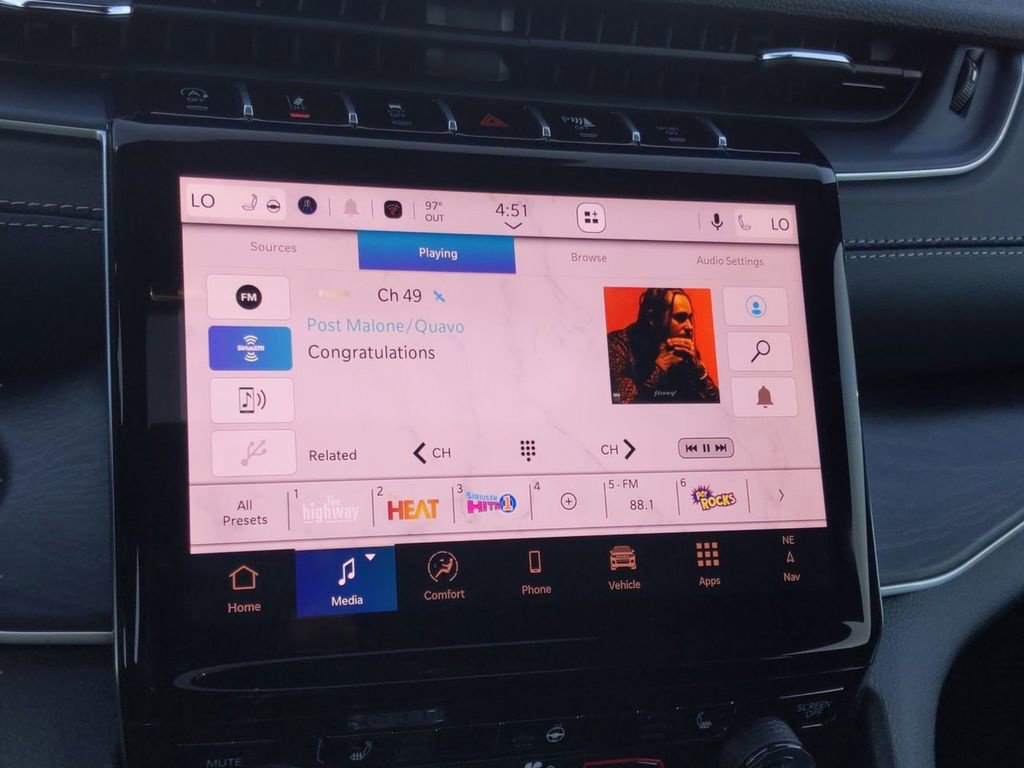 New 2025 Jeep Grand Cherokee Limited w/ Black Appearance Package RWD image 19