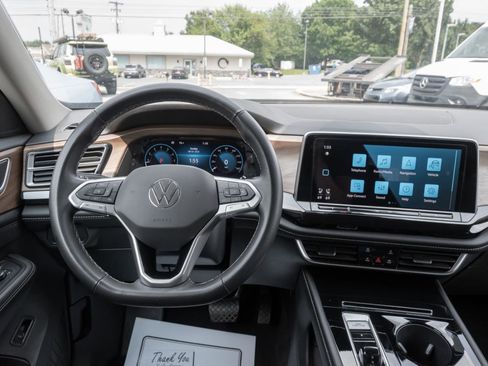Used 2024 Volkswagen Atlas SE image 19