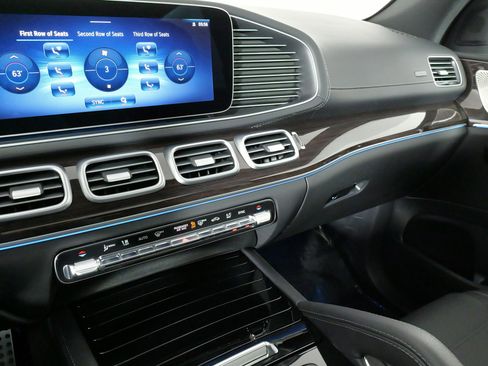 Used 2025 Mercedes-Benz GLS 450 4MATIC image 50