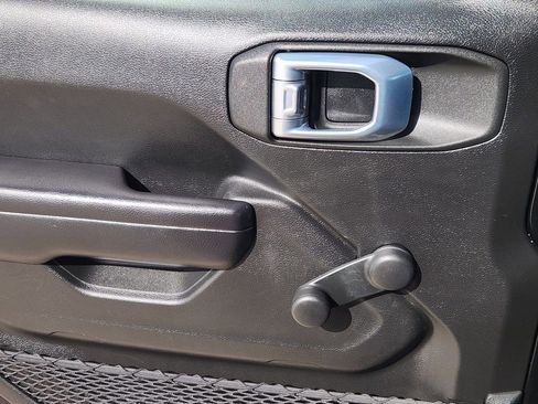 Used 2021 Jeep Gladiator Sport image 24