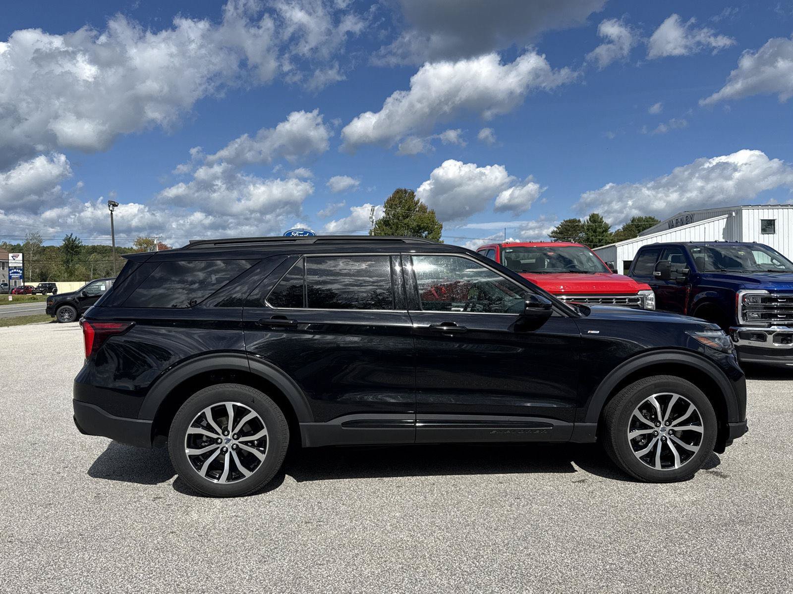 Used 2025 Ford Explorer ST-Line AWD/4WD image 6