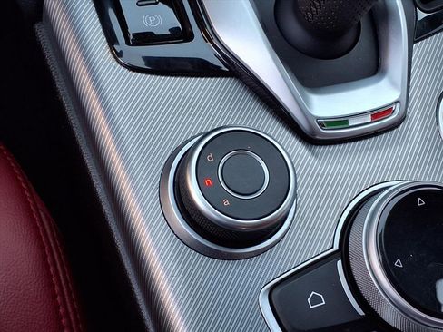 Used 2023 Alfa Romeo Giulia Veloce image 31