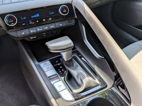 Used 2025 Hyundai Elantra SEL FWD image 26