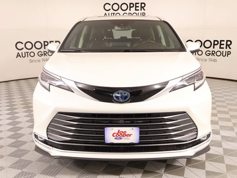 Used 2021 Toyota Sienna Platinum FWD image 10
