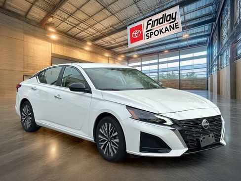 Used 2025 Nissan Altima 2.5 SV FWD image 3
