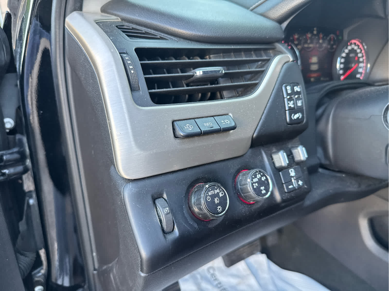 Used 2015 GMC Yukon Denali w/ Touring Package AWD/4WD image 21