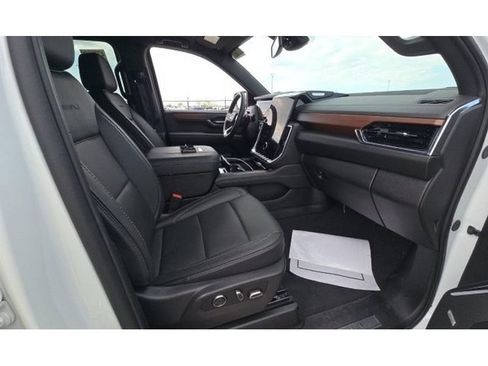 Used 2025 GMC Yukon XL Denali AWD/4WD image 6
