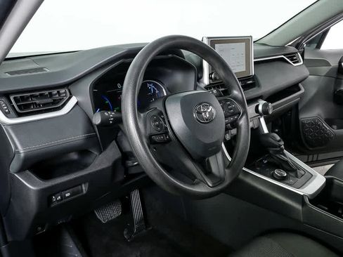 Used 2025 Toyota RAV4 XLE AWD/4WD image 4