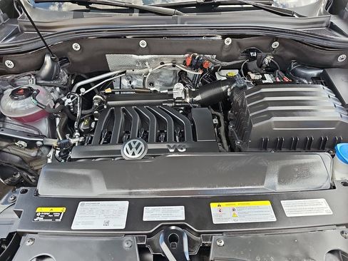 Used 2022 Volkswagen Atlas Cross Sport SE w/ Black Wheel Package AWD/4WD image 22