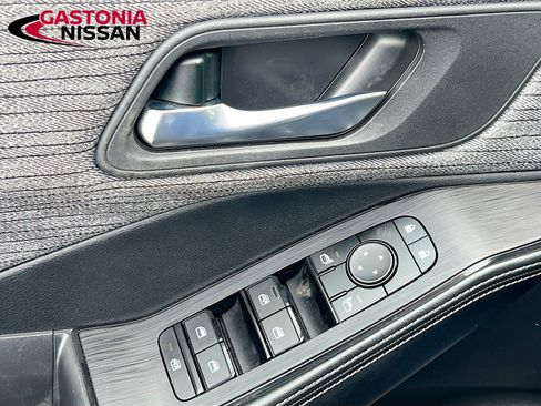 Used 2023 Nissan Rogue SV image 22