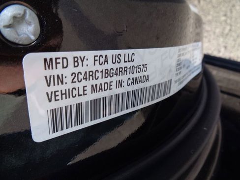 Certified 2024 Chrysler Pacifica Touring-L image 22