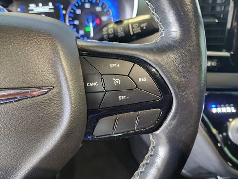 Used 2019 Chrysler Pacifica Touring-L w/ S Appearance Package FWD image 22