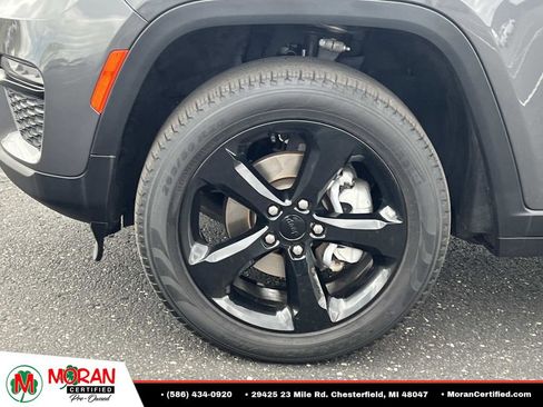 Used 2024 Jeep Grand Cherokee Limited w/ Black Appearance Package AWD/4WD image 9