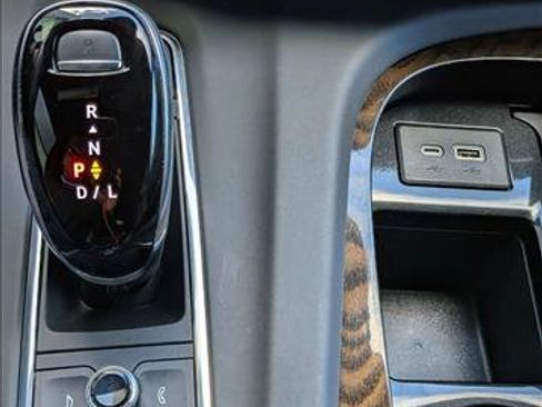 Used 2024 Cadillac Escalade Premium Luxury Platinum image 16