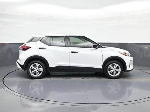 Certified 2025 Nissan Kicks Play S FWD image 11