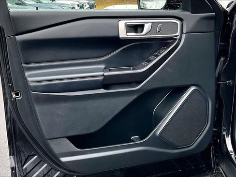 Used 2020 Ford Explorer XLT w/ Equipment Group 202A image 21