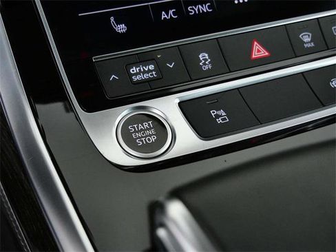 Used 2025 Audi Q7 3.0T Premium Plus image 24