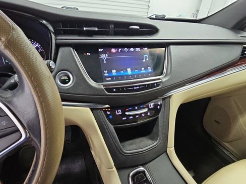 Used 2019 Cadillac XT5 Premium Luxury FWD image 13