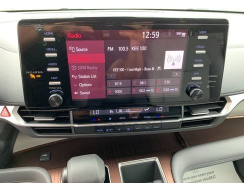 Used 2021 Toyota Sienna LE AWD/4WD image 23