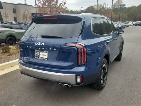 Certified 2025 Kia Telluride EX w/ EX Captain's Chair Package image 4
