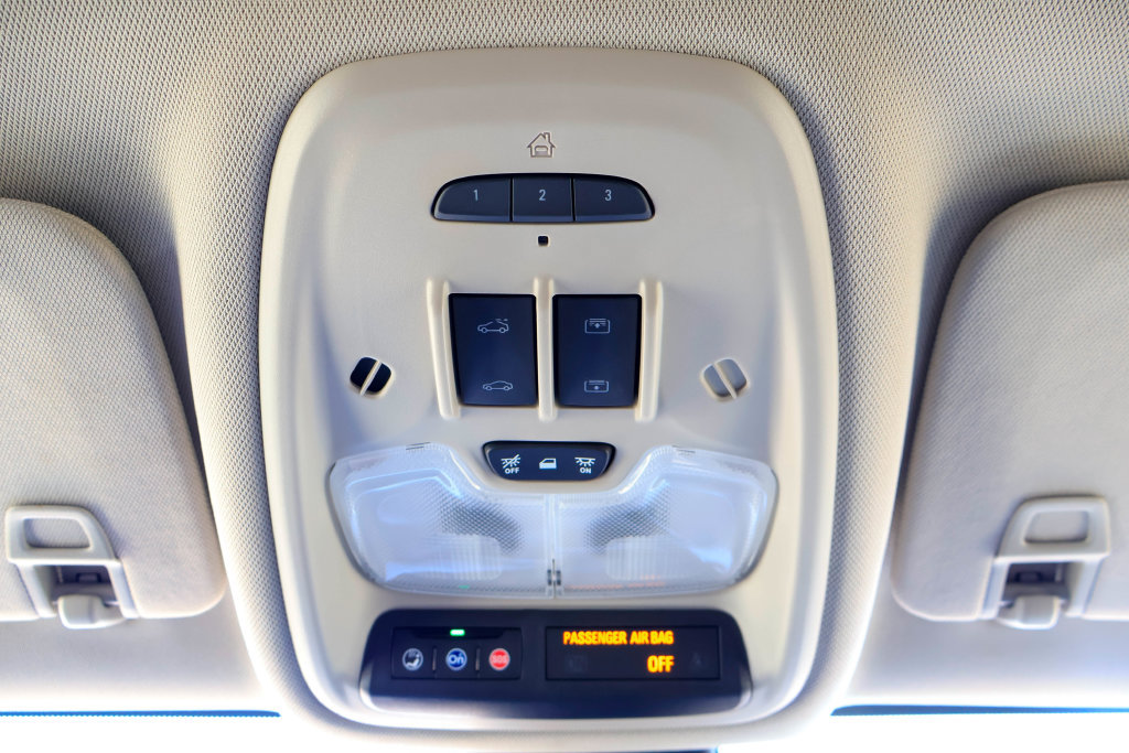 Used 2023 Buick Encore GX Essence w/ Experience Buick Package FWD image 19