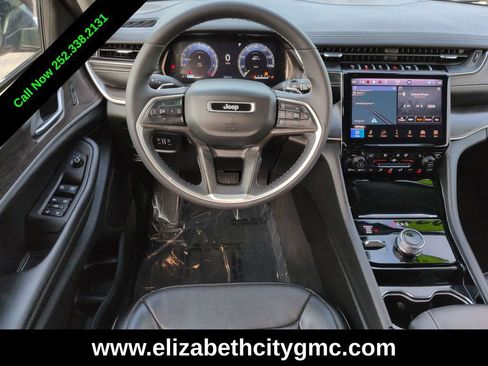 Used 2023 Jeep Grand Cherokee Limited w/ Luxury Tech Group II AWD/4WD image 17