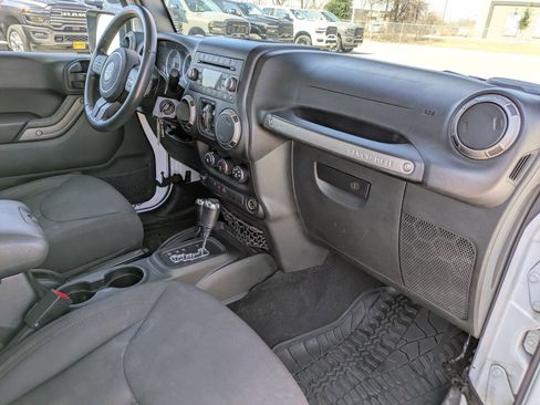 Used 2018 Jeep Wrangler Unlimited Sport S image 26