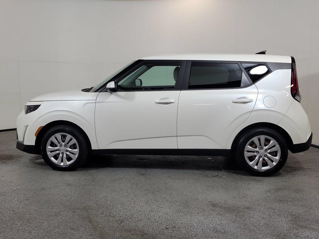 Used 2023 Kia Soul LX FWD image 4