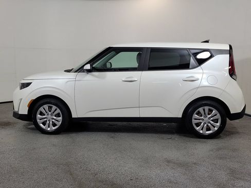 Used 2023 Kia Soul LX FWD image 4