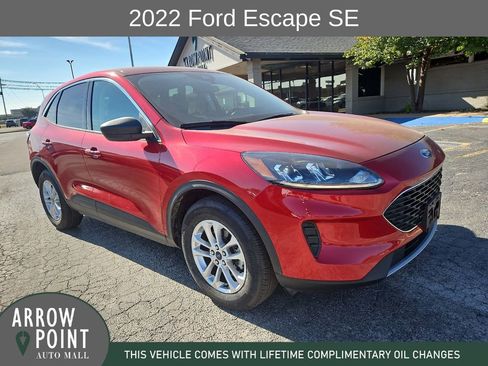 Used 2022 Ford Escape SE w/ Cold Weather Package image 1