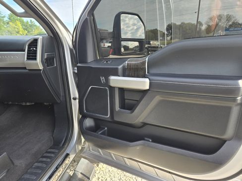 Used 2021 Ford F250 Lariat image 9