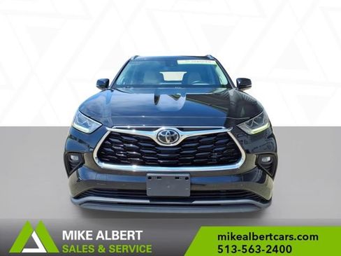 Used 2022 Toyota Highlander Limited AWD/4WD image 2