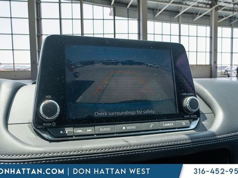 Used 2023 Nissan Rogue SV FWD image 8