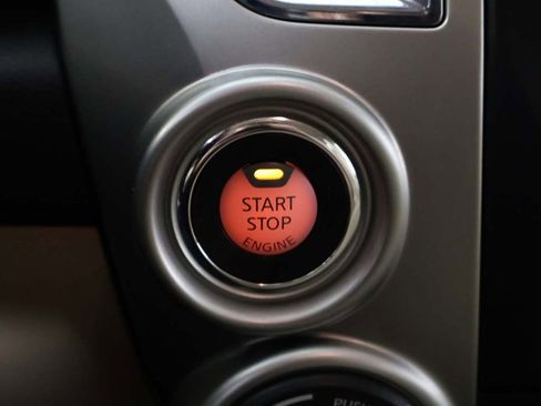 Used 2017 Nissan Titan SV image 35