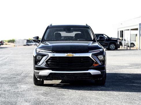 Used 2025 Chevrolet TrailBlazer LT image 2