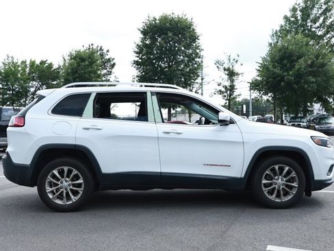 Used 2019 Jeep Cherokee Latitude w/ Popular Appearance Group FWD image 3